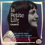 La petite Lily - Sur la place du march